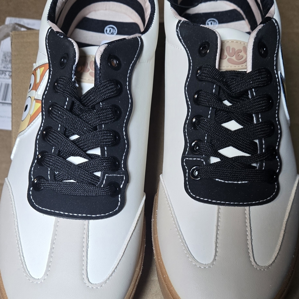 Men's Casual Sneakers in Cream & Black - Comfort Lace-Up Style